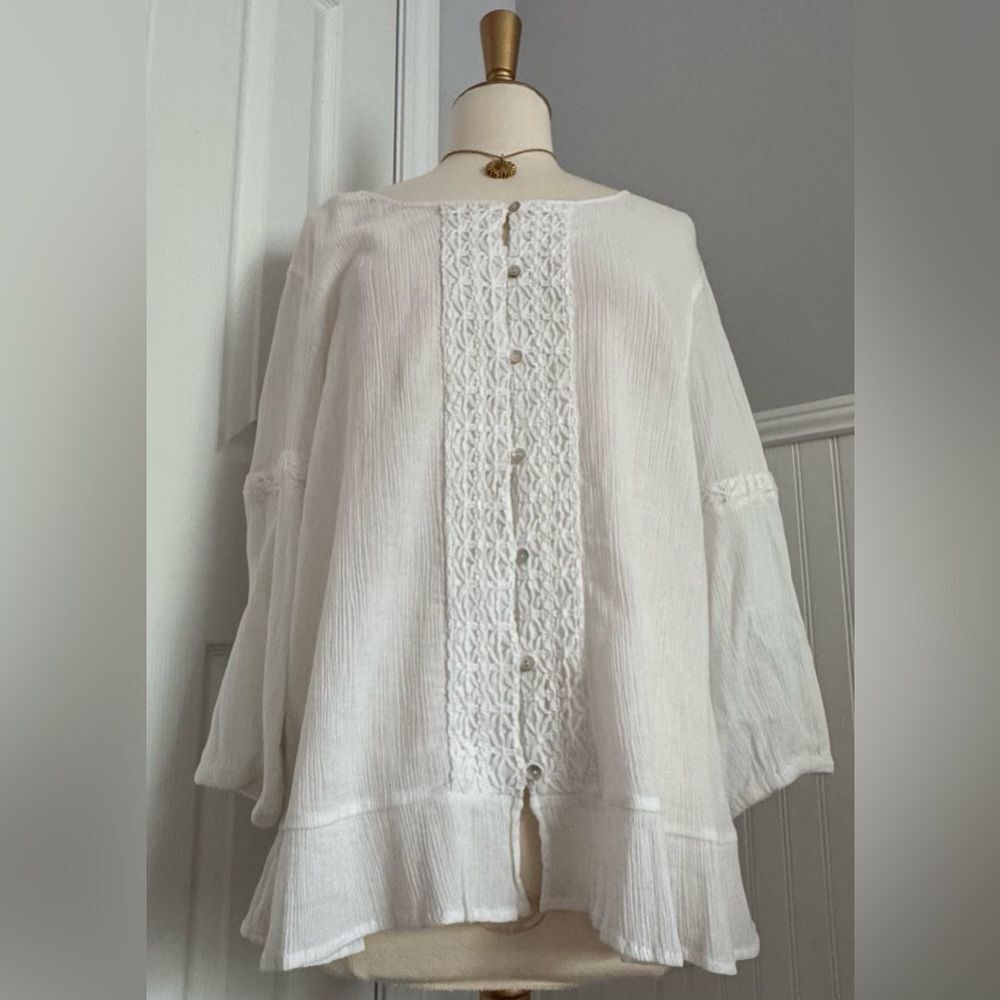 Timeless! Multiples white button top! - Picture 7 of 16
